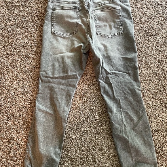 Light gray wash jeans - Picture 2 of 3